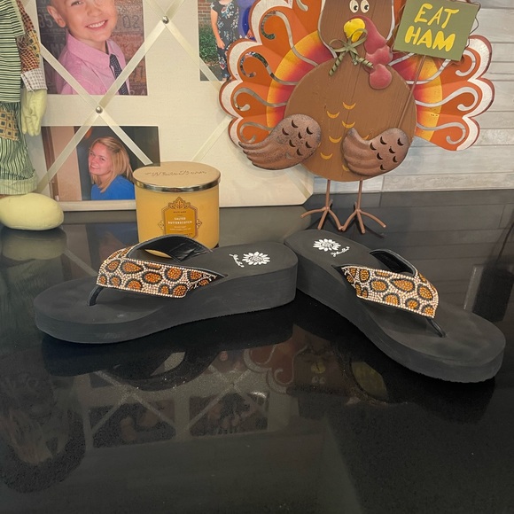 Yellow Box Sandals Size 7.5 - Picture 3 of 8